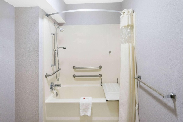 Days Inn by Wyndham Asheville North image 6