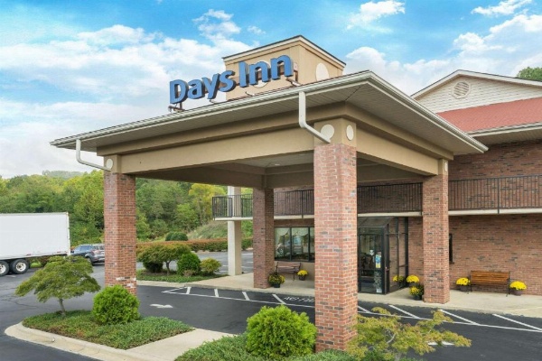 Days Inn by Wyndham Asheville North image 9